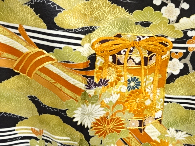  千總謹製　貝桶に菊・松竹梅模様刺繍留袖(比翼付き)(高島屋)